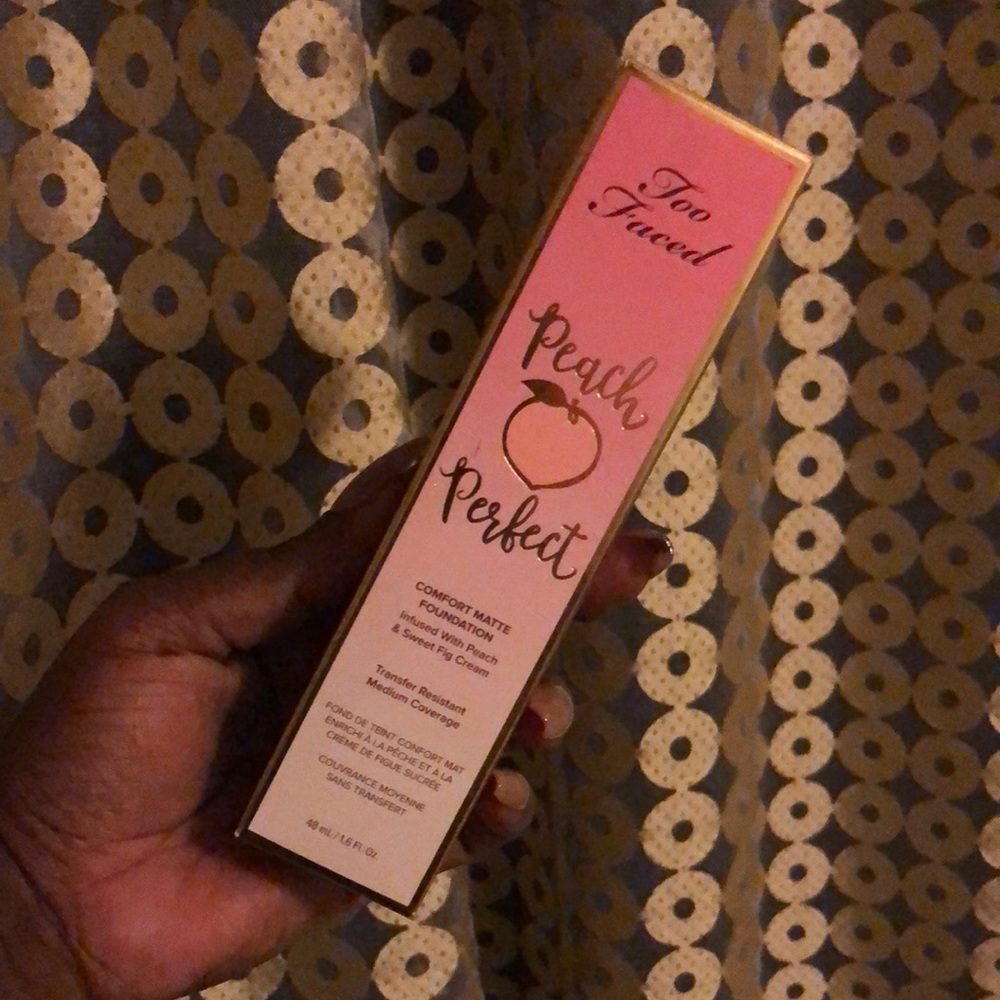 Two-faced peach perfect foundation color Coco